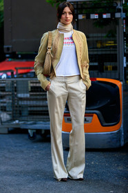 beige bag, beige jacket, beige pants, beige scarf, christian dior, leather bag, printed t shirt, trousers, vanille verloes, white t shirt, fashion week, frenchystyle, FW, jonathan paciullo, street style, PFW, PARIS, AUTUMN WINTER 2019-2020, AW 19-20, FALL WINTER 2019-2020, FW 19-20, vertical, full length
