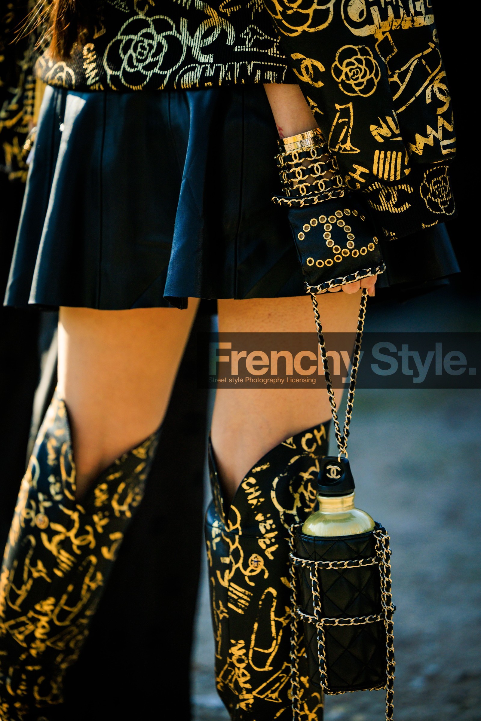 mini skirt, chanel bracelet, black gloves, chanel gloves, golden boots, loogo boots, chanel water bottle, black water bottle, accesories, close up, street style, jonathan paciullo, FW, frenchystyle, fashion week, AUTUMN WINTER 2022-2023, FALL WINTER 2022_2023, FW 22-23, PFW, PARIS, vertical, detail