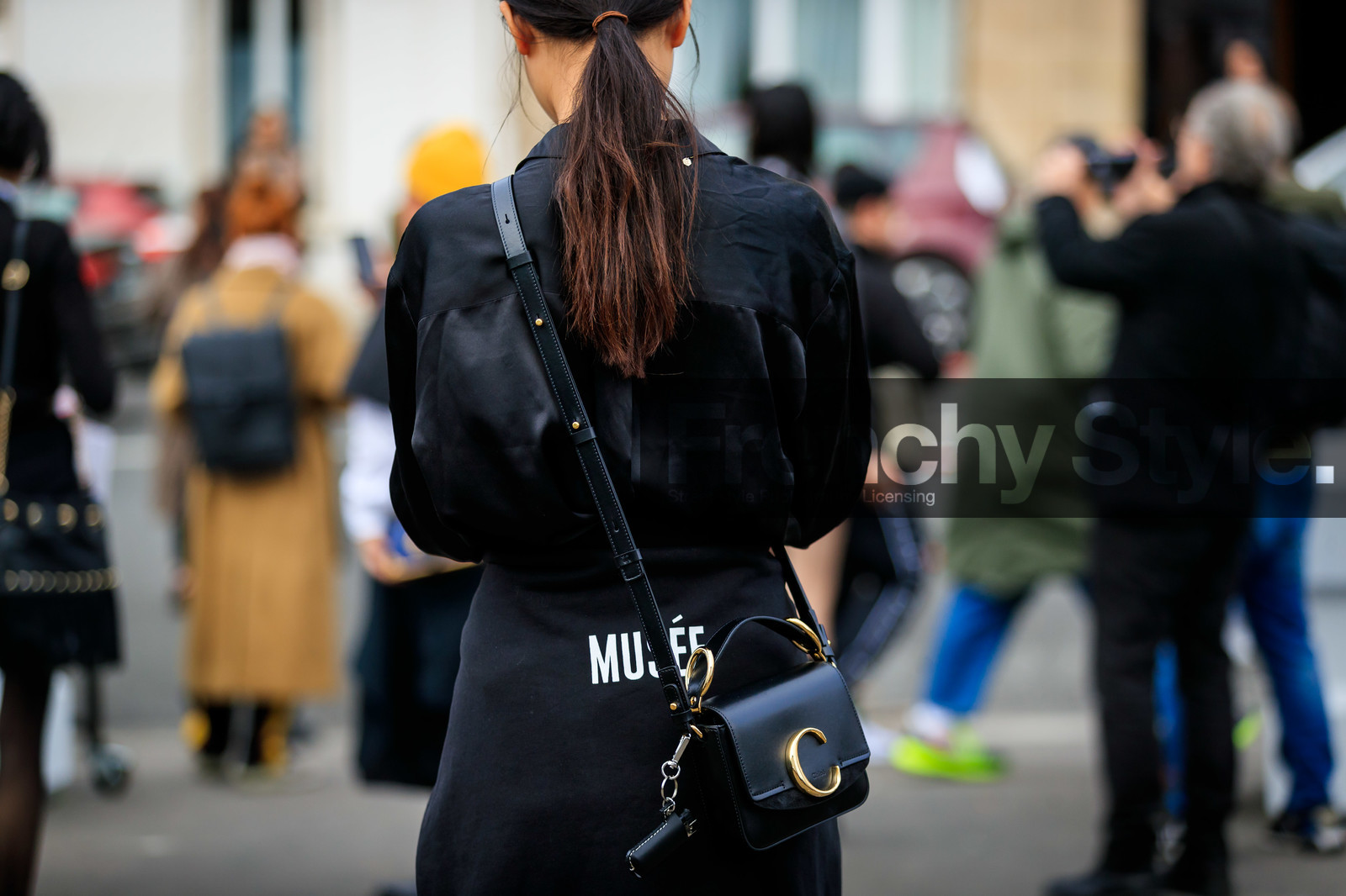 black bag, black shirt, black sweater, chloé, leather bag, ponytail, tone on tone, total look black, PARIS, PFW, street style, jonathan paciullo, FW, frenchystyle, fashion week, AUTUMN WINTER 2019-2020, AW 19-20, FALL WINTER 2019-2020, FW 19-20, horizontal, atmosphere details, detail