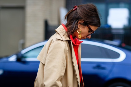 atmosphere details, beige coat, detail, earrings, fashion week, frenchystyle, FW, golden jewelry, horizontal, jonathan paciullo, LFW, LONDON, louis vuitton, natasha goldenberg, red sweater, SPRING SUMMER 2017, SS 17, street style, sunglasses, trench coat, woman
