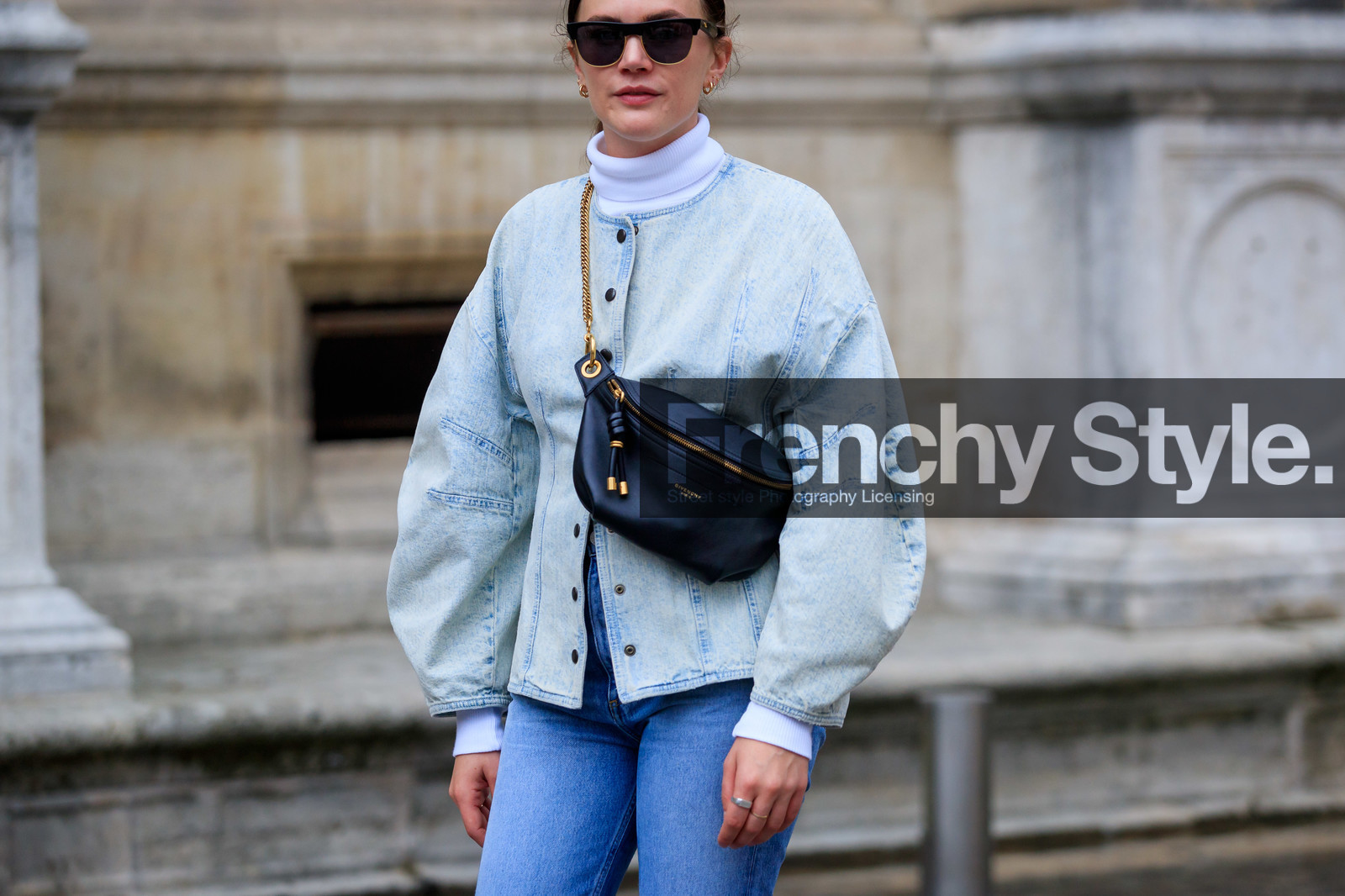 madelynn furlong, denim, denim jacket, denim total look, light blue jacket, light blue jeans, white pullover, turtleneck pullover, balloon sleeves, givenchy bag, black leather bag, crossbody bag, belt bag, golden chain strap bag, metalic frame sunglasses, black sunglasses, PARIS, PFW, SPRING SUMMER 2020, SS 20, fashion week, frenchystyle, FW, jonathan paciullo, street style, horizontal, atmosphere details, detail