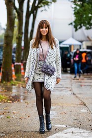 bag, black bag, chanel bag, chanel look, check, checked bag, jacket, Laure Hériard-Dubreuil, pink bag, pink t-shirt, print, short skirt, skirt, t-shirt, tweed bag, tweed jacket, tweed skirt, white jacket, white skirt, fashion week, frenchystyle, FW, jonathan paciullo, street style, PFW, PARIS, SPRING SUMMER 2022, SS 22, vertical, full length