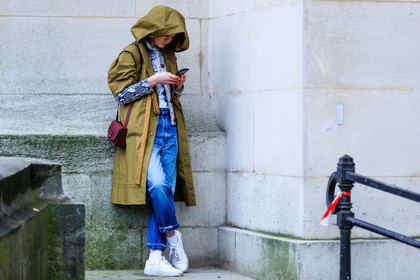 atmosphere details, AUTUMN WINTER 2017-2018, AW 17-18, blue denim, bordeaux, burgundy, denim pants, FALL WINTER 2017-2018, fashion week, frenchystyle, full length, FW, FW 17-18, green coat, hood, horizontal, iphone, jeans, jonathan paciullo, leather bag, leather shoes, PARIS, PFW, red bag, street style, trousers, vans, white sneakers