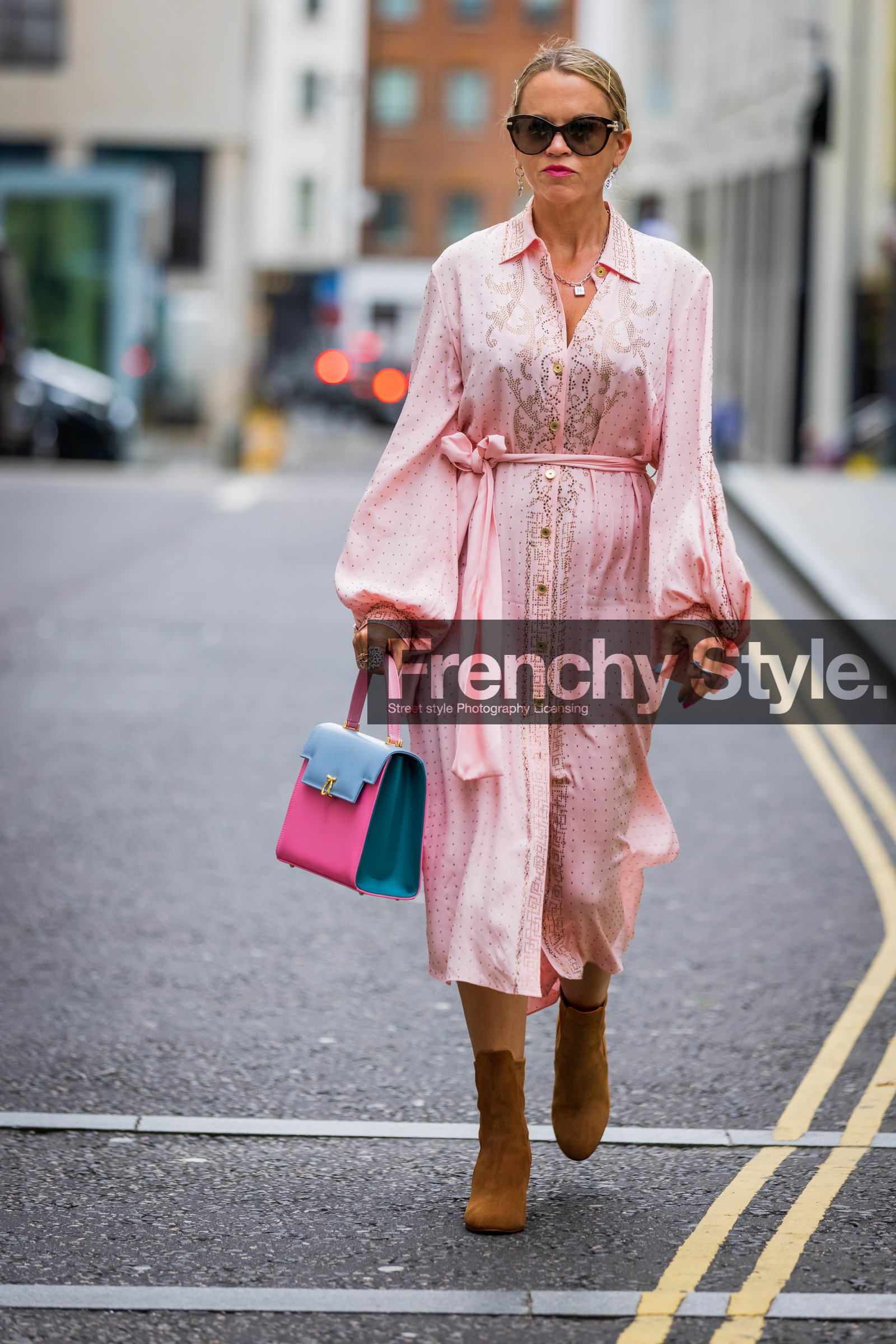 dress, midi dress, bottines, camel, pink, sunglasses, handbag, blue, necklace, fashion week, frenchystyle, FW, jonathan paciullo, street style, SPRING SUMMER 2022, SS 22, LFW, LONDON, vertical, full length