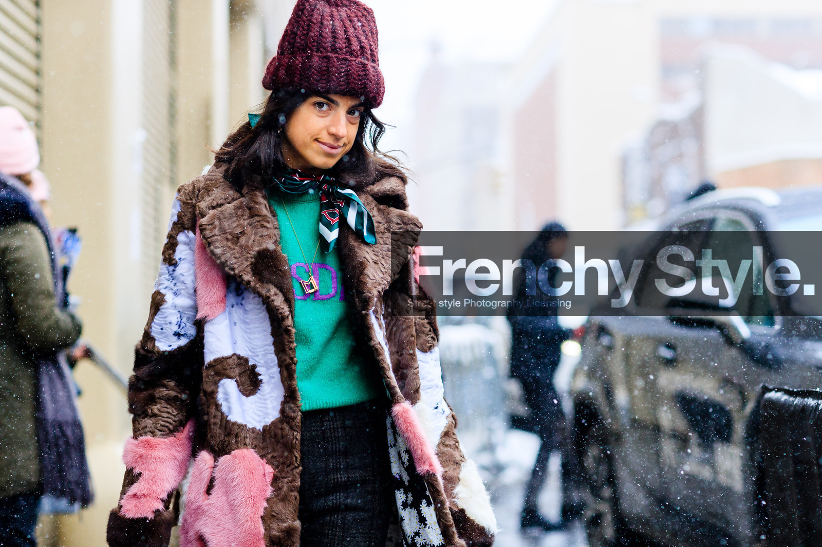 atmosphere details, AUTUMN WINTER 2017-2018, AW 17-18, bordeaux, brown coat, brown fur, burgundy, checked pants, detail, FALL WINTER 2017-2018, fashion week, frenchystyle, Fur coat, FW, FW 17-18, green scarf, green sweater, horizontal, jonathan paciullo, leandra medine, NEW YORK, NYFW, printed coat, red beanie, street style, trousers