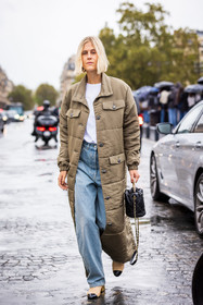 bag, beige boots, bicolor boots, black bag, blue denim, blue jeans, bucket bag, chanel bag, chanel look, coat, denim, jeans, khaki coat, Linda Tol, long coat, t-shirt, white t-shirt, fashion week, frenchystyle, FW, jonathan paciullo, street style, PFW, PARIS, SPRING SUMMER 2022, SS 22, vertical, full length