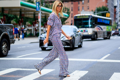 checked, graphic pants, graphic shirt, houndstooth pants, houndstooth pattern, leather shoes, plaid, printed pants, printed shirt, sunglasses, tone on tone, trousers, fashion week, frenchystyle, FW, jonathan paciullo, street style, NYFW, NEW YORK, SPRING SUMMER 2019, SS 19, atmosphere details, horizontal, full length