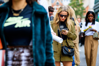 balenciaga, black bag, black t shirt, checked, graphic jacket, graphic skirt, houndstooth pattern, leather bag, louis vuitton, plaid, printed jacket, printed skirt, printed t shirt, sunglasses, yellow jacket, yellow skirt, fashion week, frenchystyle, FW, jonathan paciullo, street style, LFW, LONDON, SPRING SUMMER 2019, SS 19, atmosphere details, horizontal, detail