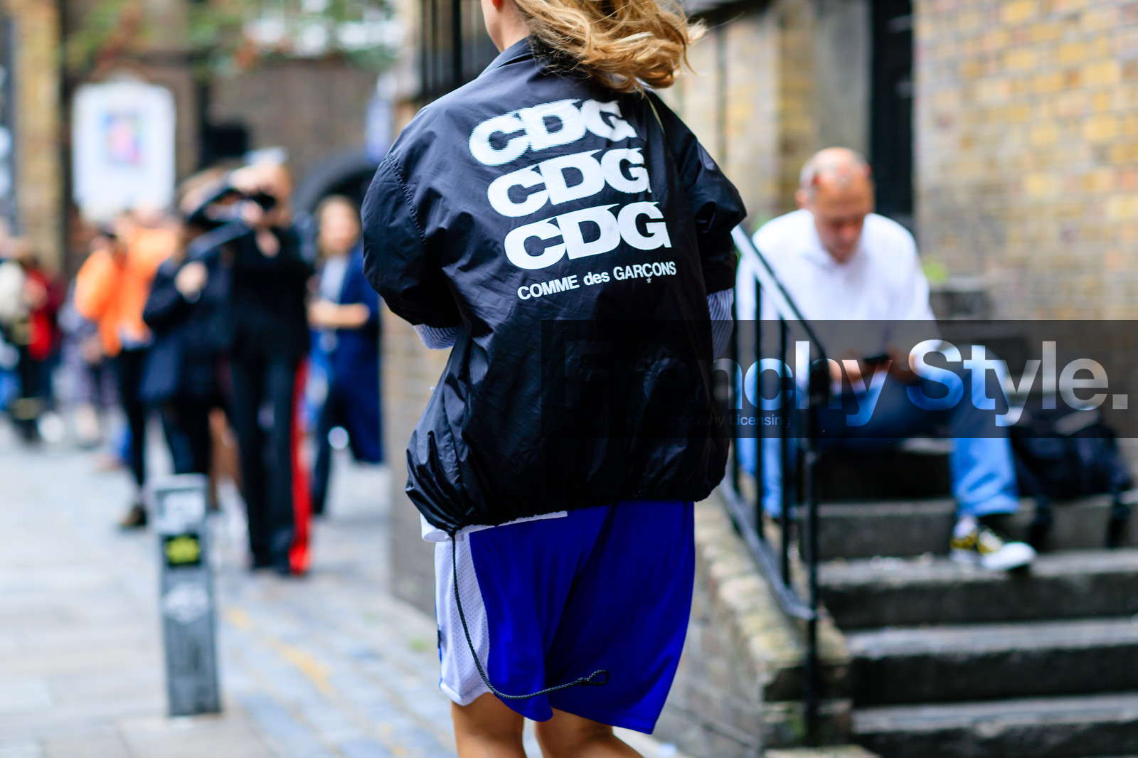 atmosphere details, back detail, black jacket, blue shorts, comme des garçons, detail, fashion week, frenchystyle, FW, horizontal, jonathan paciullo, LFW, LONDON, sportswear, SPRING SUMMER 2017, SS 17, street style, woman