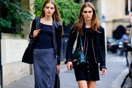 atmosphere details, AUTUMN WINTER 2016-2017, AW 16-17, black jacket, black skirt, black t shirt, detail, eyeliner, FALL WINTER 2016-2017, fashion week, frenchystyle, FW, FW 16-17, green bag, grey skirt, HAUTE COUTURE, horizontal, jonathan paciullo, leather bag, leather jacket, long hair, MENSWEAR, model, PARIS, PFW, proenza schouler, street style, tweed jacket, wool skirt