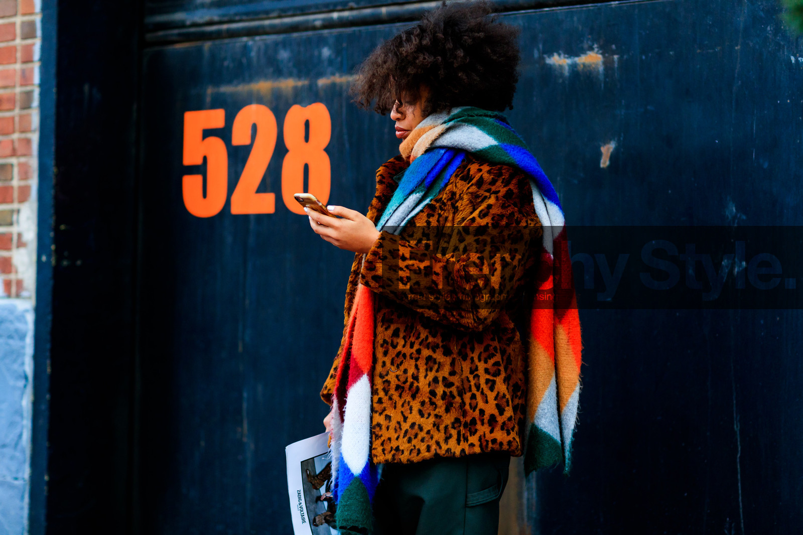 animal print, atmosphere details, AUTUMN WINTER 2017-2018, AW 17-18, brown coat, brown fur, detail, FALL WINTER 2017-2018, fashion week, frenchystyle, Fur coat, FW, FW 17-18, horizontal, jonathan paciullo, leopard print, NEW YORK, NYFW, printed scarf, street style