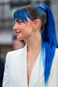 blue hair, hair details, haircut, ponytail, ponytail, close up detail, white jacket, low necked dress, low necked jacket, off white dress, off white jacket, golden necklace, golden earrings, hoop earrings, multi earrings, claire laffut, fashion week, frenchystyle, FW, jonathan paciullo, street style, PFW, PARIS, AUTUMN WINTER 2021-2022, FALL WINTER 2021-2022, FW 21-22, vertical, atmosphere details, detail