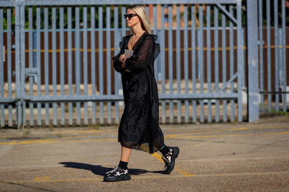 black sunglasses, butterfly sunglasses, black dress, ruffle dress, polka dots dress, embroidered dress, loose dress, mid long dress, multi necklace, golden necklace, charms necklace, lucky charm bracelet, animal print shoes, fur shoes, laced shoes, big sole shoes, black socks, fashion week, frenchystyle, FW, jonathan paciullo, street style, atmosphere details, horizontal, full length