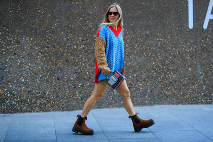 jessie bush, knitwear, multicolor pull over, knit dress, brown scale sunglasses, brown boots, suede boots, flat boots, multicolor bag, fashion week, frenchystyle, FW, jonathan paciullo, street style, atmosphere details, horizontal, full length