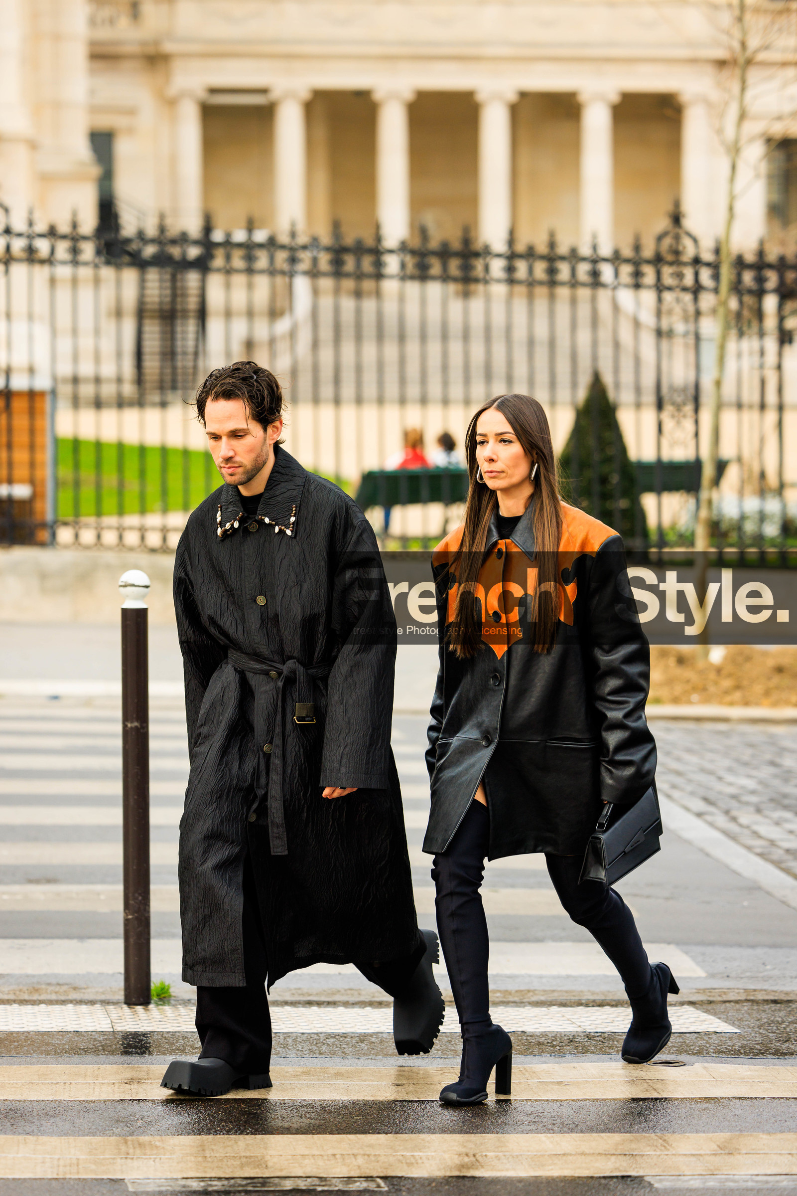 couple matching, black trenchcoat, black trousers, black boots, black leather jacket, dual toned jacker, loop earrings, black handbag, highknee boots, longhair, alice & j.s, alice barbier, JS roques, fashion week, frenchystyle, FW, jonathan paciullo, street style, AUTUMN WINTER 2022-2023, FALL WINTER 2022_2023, FW 22-23, PFW, PARIS, vertical, full length
