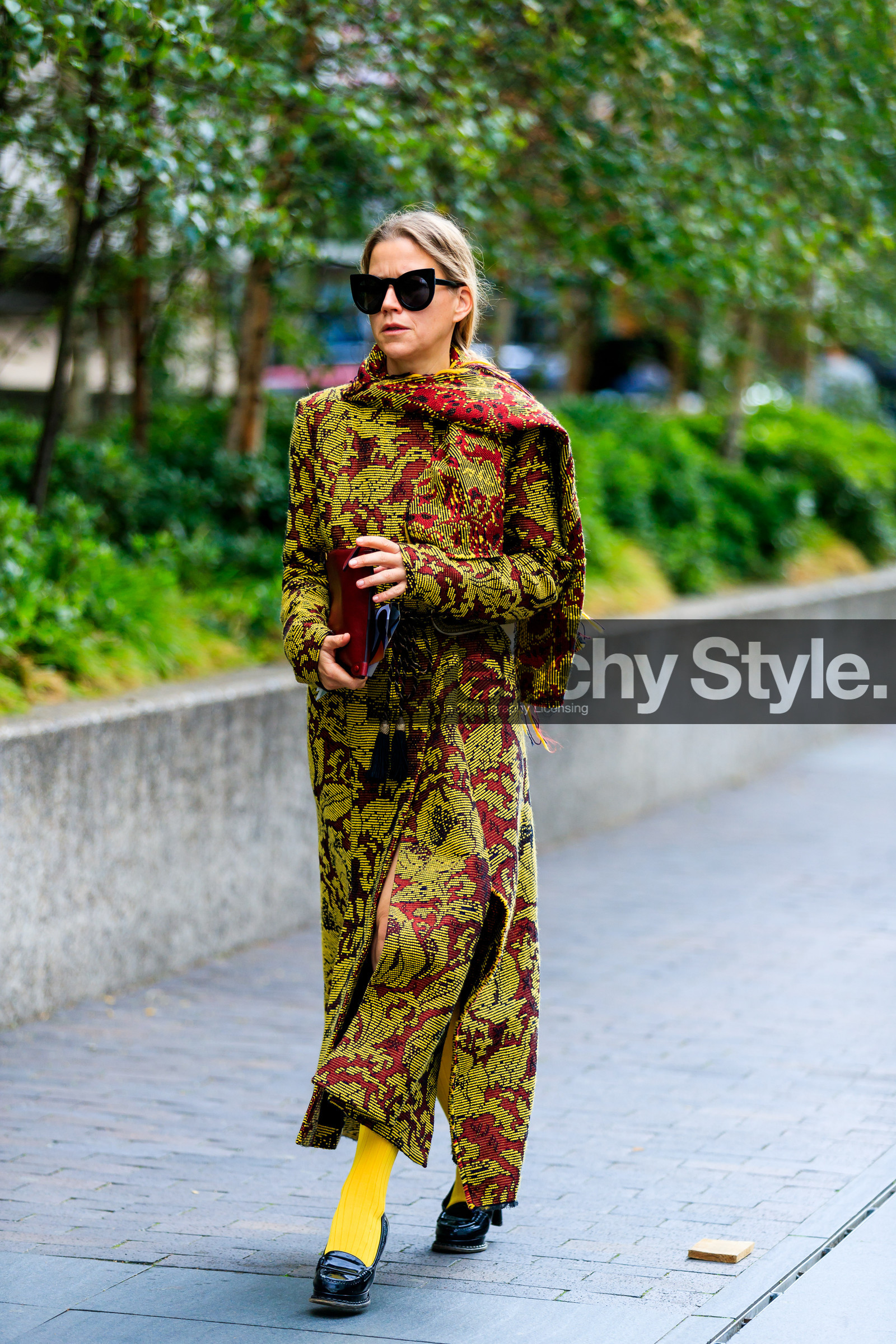 black shoes, brocard, floral, flowers, graphic dress, high heels, leather bag, leather shoes, printed dress, red bag, sunglasses, tights, fashion week, frenchystyle, FW, jonathan paciullo, street style, LFW, LONDON, SPRING SUMMER 2019, SS 19, vertical, full length