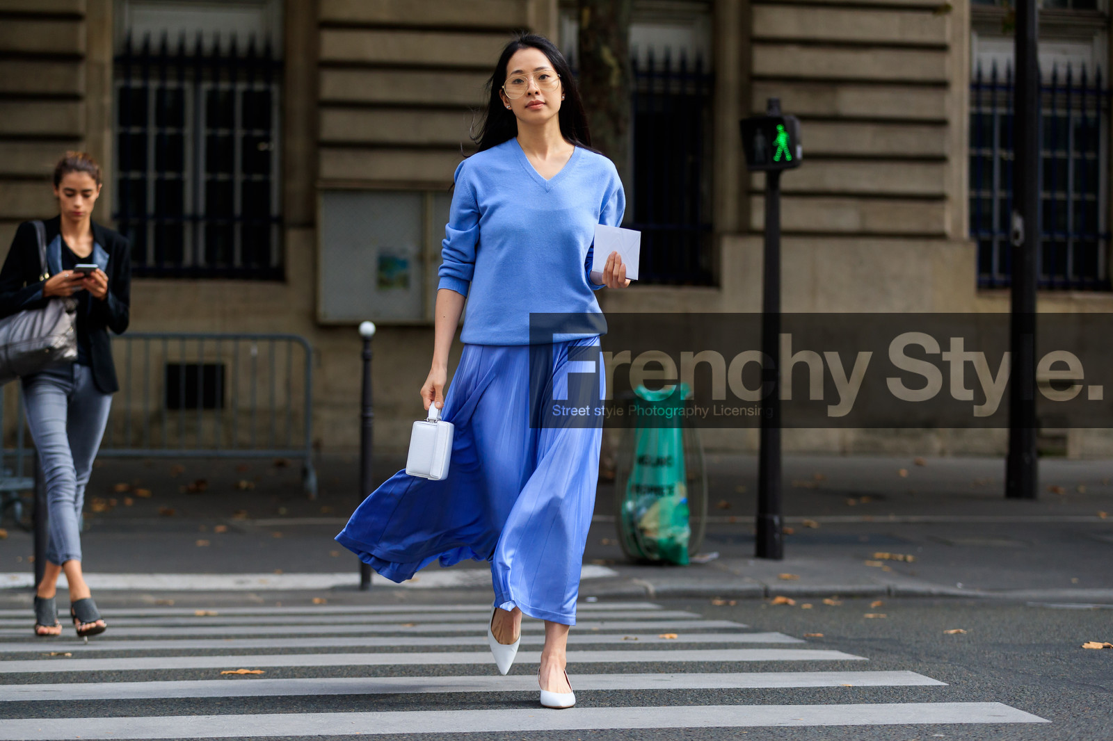 atmosphere details, blue skirt, blue sweater, fashion week, frenchystyle, full length, FW, high heels, horizontal, jonathan paciullo, leather bag, leather shoes, PARIS, PFW, SPRING SUMMER 2018, SS 18, street style, white bag, white shoes