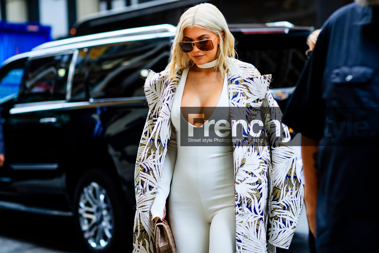 atmosphere details, choker, detail, fashion week, floral, flower, frenchystyle, FW, horizontal, jonathan paciullo, kylie jenner, NEW YORK, NYFW, printed coat, SPRING SUMMER 2017, SS 17, street style, sunglasses, white jumpsuit, woman