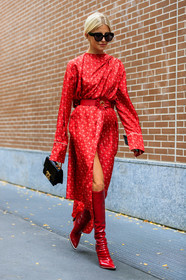 caro daur, fendi bag, fendi baguette bag, fendi belt, fendi dress, fendi look, fendi boots, red total look, red dress, red belt, red boots, polish boots, silk dress, monogrammed dress, printed dress, long sleeves dress, mid long dress, split dress, black leather bag, animal skin bag, chain strap bag, drape dress, belted dress, street style, jonathan paciullo, FW, frenchystyle, fashion week, MFW, MILAN, SPRING SUMMER 2020, SS 20