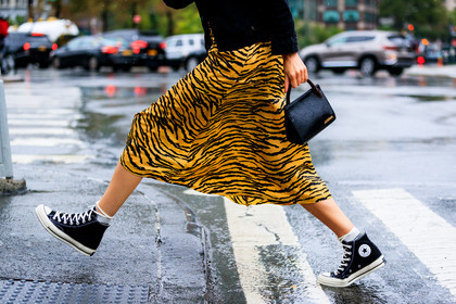 animal print, black bag, black denim, black shoes, black sneakers, converse, denim jacket, graphic dress, jacquemus, leather bag, leather shoes, printed dress, yellow dress, zebra, street style, jonathan paciullo, FW, frenchystyle, fashion week, NYFW, NEW YORK, SPRING SUMMER 2019, SS 19, atmosphere details, horizontal, detail