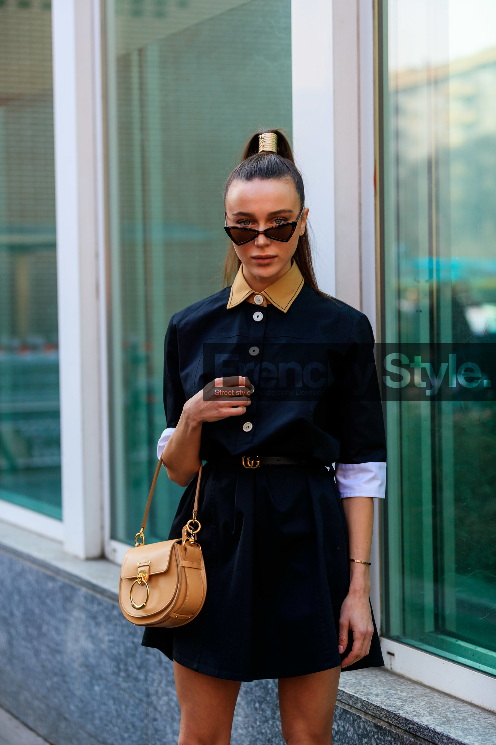 beige bag, black belt, black shirt, black skirt, chloé, gucci, leather bag, leather belt, mary leest, ponytail, sunglasses, MILAN, MFW, fashion week, frenchystyle, FW, jonathan paciullo, street style, AUTUMN WINTER 2019-2020, AW 19-20, FALL WINTER 2019-2020, FW 19-20, vertical, atmosphere details, detail