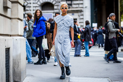 black boots, blue dress, boots, dress, leather boots, loewe look, long dress, statement dress, sunglasses, Vanessa Hong, white sunglasses, wrap dress, street style, jonathan paciullo, FW, frenchystyle, fashion week, PFW, PARIS, SPRING SUMMER 2022, SS 22, horizontal, atmosphere details, full length