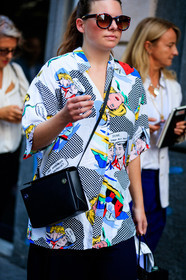 black bag, graphic shirt, leather bag, sunglasses, fashion week, frenchystyle, FW, jonathan paciullo, street style, MFW, MILAN, SPRING SUMMER 2019, SS 19, vertical, atmosphere details, detail