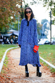 balenciaga, black boots, blue dress, fashion week, frenchystyle, full length, FW, high heels, jonathan paciullo, leather bag, leather shoes, MFW, MILAN, printed dress, SPRING SUMMER 2017, SS 17, street style, sunglasses, vertical, yoyo cao