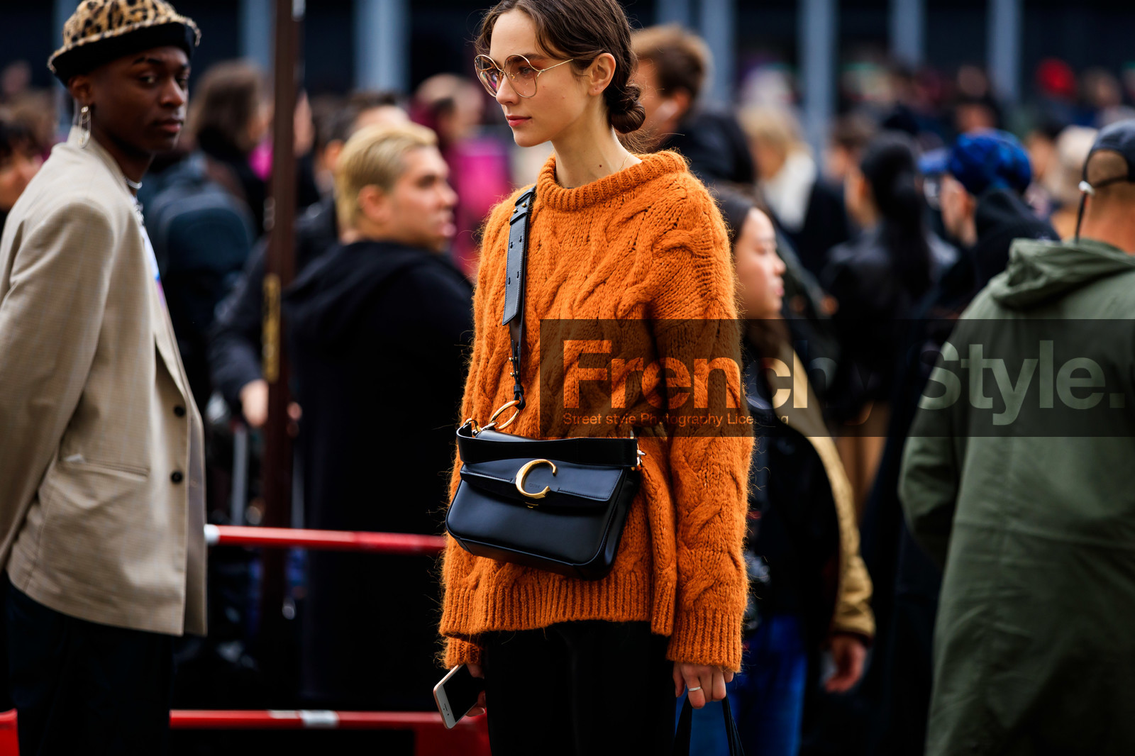 black bag, black leggings, chloé, leather bag, model, orange sweater, sunglasses, trousers, PARIS, PFW, street style, jonathan paciullo, FW, frenchystyle, fashion week, AUTUMN WINTER 2019-2020, AW 19-20, FALL WINTER 2019-2020, FW 19-20, horizontal, atmosphere details, detail