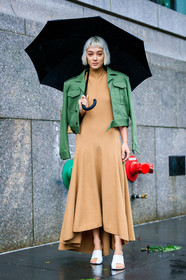 beige dress, céline, green jacket, high heels, kim jones, leather shoes, over the shoulder, umbrella, white shoes, street style, jonathan paciullo, FW, frenchystyle, fashion week, NYFW, NEW YORK, SPRING SUMMER 2019, SS 19, vertical, full length