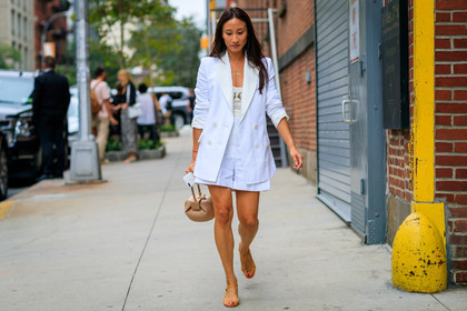 beige bag, blazer, gucci, leather bag, leather shoes, tone on tone, total look white, white jacket, white shorts, white top, yellow shoes, fashion week, frenchystyle, FW, jonathan paciullo, street style, NYFW, NEW YORK, SPRING SUMMER 2019, SS 19, atmosphere details, horizontal, full length