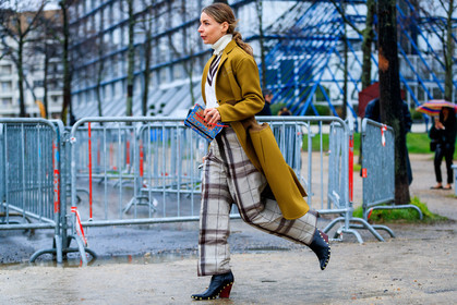atmosphere details, AUTUMN WINTER 2017-2018, AW 17-18, beige pants, black shoes, blue bag, camel coat, checked pants, FALL WINTER 2017-2018, fashion week, frenchystyle, full length, FW, FW 17-18, graphic pants, high heels, horizontal, irina lakicevic, jonathan paciullo, leather bag, leather shoes, PARIS, PFW, plaid, printed bag, printed pants, street style, studs, tartan, trousers, white sweater