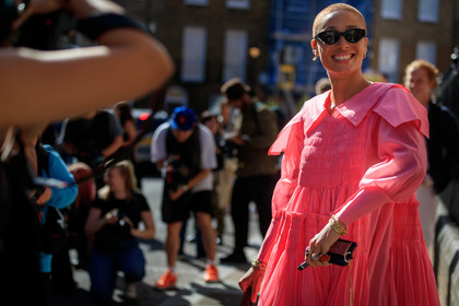 model, adwoa aboah, black sunglasses, butterfly sunglasses, pink dress, smocked dress, collar details, multi bracelet, multi rings, fashion week, frenchystyle, FW, jonathan paciullo, street style, atmosphere details, horizontal, detail