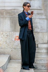 julie pelipas, black jacket, black pants, black suits, tailored pants, loose jacket, loose pants, camel shirt, light blue shirt, celine sunglasses, big sunglasses, beige leather clutch, bottega veneta bag, black leather belt, layered shirt, PARIS, PFW, SPRING SUMMER 2020, SS 20, fashion week, frenchystyle, FW, jonathan paciullo, street style, vertical, full length