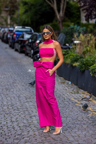 bow, crop top, fluo pink, long skirt, pink crop, pink skirt, sandals, silver sunglasses, skirt, sunglasses, Thassia Naves, white sandals, fashion week, frenchystyle, FW, jonathan paciullo, street style, PFW, PARIS, SPRING SUMMER 2022, SS 22, vertical, full length