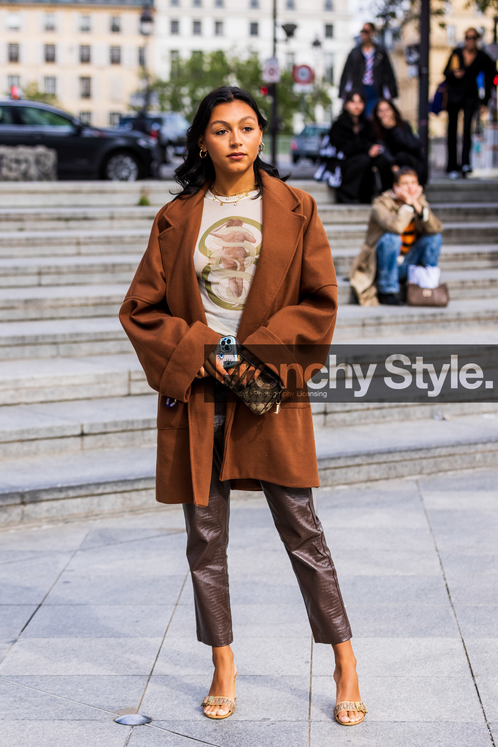 beige t-shirt, brown coat, brown pants, coat, croco pants, dior sandals, leather pants, nude sandals, Océane Guichard, pants, printed t-shirt, sandals, t-shirt, fashion week, frenchystyle, FW, jonathan paciullo, street style, PFW, PARIS, SPRING SUMMER 2022, SS 22, vertical, full length