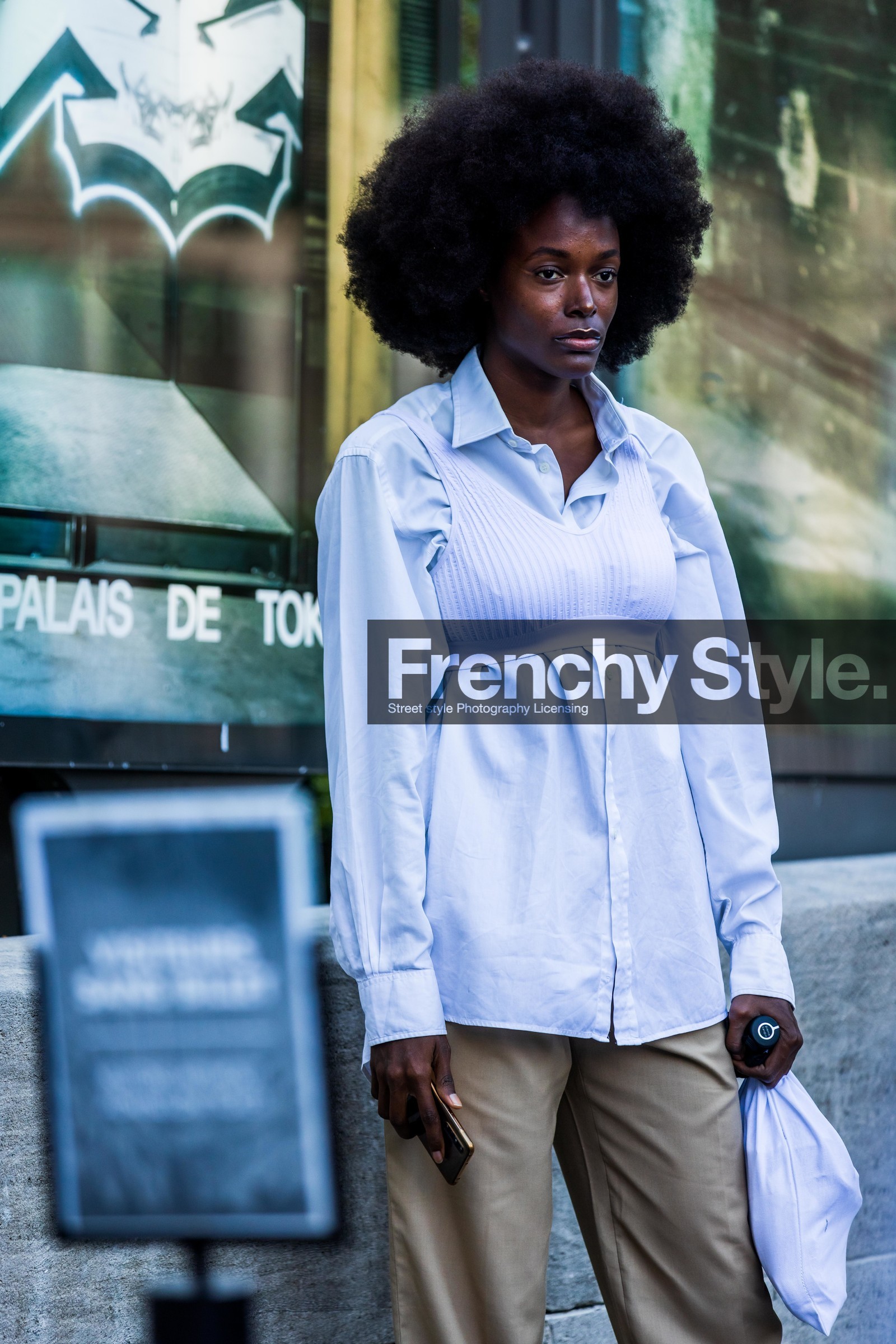 afro hairstyle, beige pants, bra, knitted bra, pants, shirt, white bra, white shirt, fashion week, frenchystyle, FW, jonathan paciullo, street style, PFW, PARIS, SPRING SUMMER 2022, SS 22, vertical, atmosphere details