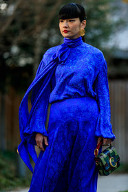 blue shirt, blue skirt, chloé, earrings, eyeliner, graphic bag, graphic dress, green bag, kozue akimoto, leather bag, printed bag, printed dress, red lips, PARIS, PFW, street style, jonathan paciullo, FW, frenchystyle, fashion week, AUTUMN WINTER 2019-2020, AW 19-20, FALL WINTER 2019-2020, FW 19-20, vertical, atmosphere details, detail