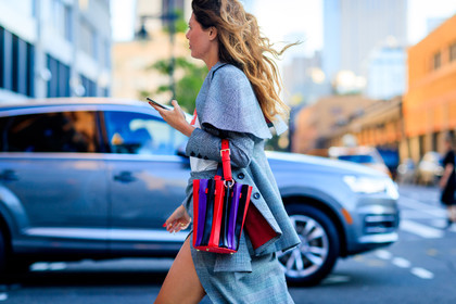 atmosphere details, checked jacket, checked skirt, detail, fashion week, frenchystyle, FW, grey jacket, grey skirt, horizontal, jonathan paciullo, multicolor bag, NEW YORK, NYFW, plaid, sara battaglia, sarah battaglia, SPRING SUMMER 2018, SS 18, street style