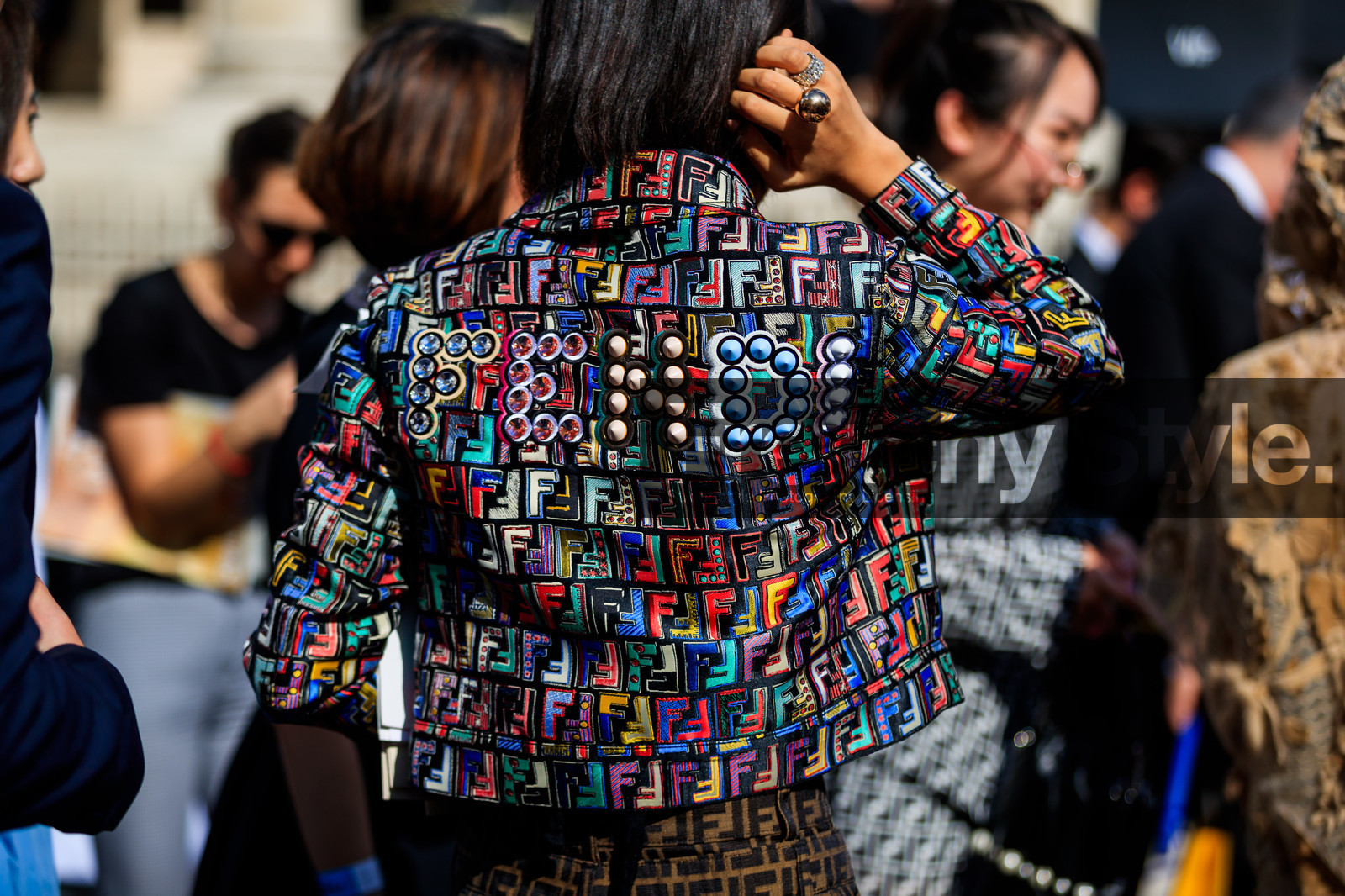 brown shorts, fendi, graphic bag, graphic jacket, graphic shorts, leather bag, monogram, multicolor jacket, printed bag, printed jacket, printed shorts, PFW, fashion week, frenchystyle, FW, jonathan paciullo, street style, PARIS, horizontal, atmosphere details, detail, AUTUMN WINTER 2018-2019, FALL WINTER 2018-2019, FW 18-19