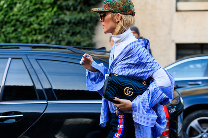 atmosphere details, AUTUMN WINTER 2017-2018, AW 17-18, black bag, black pants, blue shirt, detail, FALL WINTER 2017-2018, fashion week, frenchystyle, FW, FW 17-18, green cap, gucci, horizontal, jonathan paciullo, leather bag, men shirt, MFW, MILAN, open work, oversize, street style, striped shirt, sunglasses, sweatpants, trousers, tucked in, turtleneck sweater, vêtements, white sweater