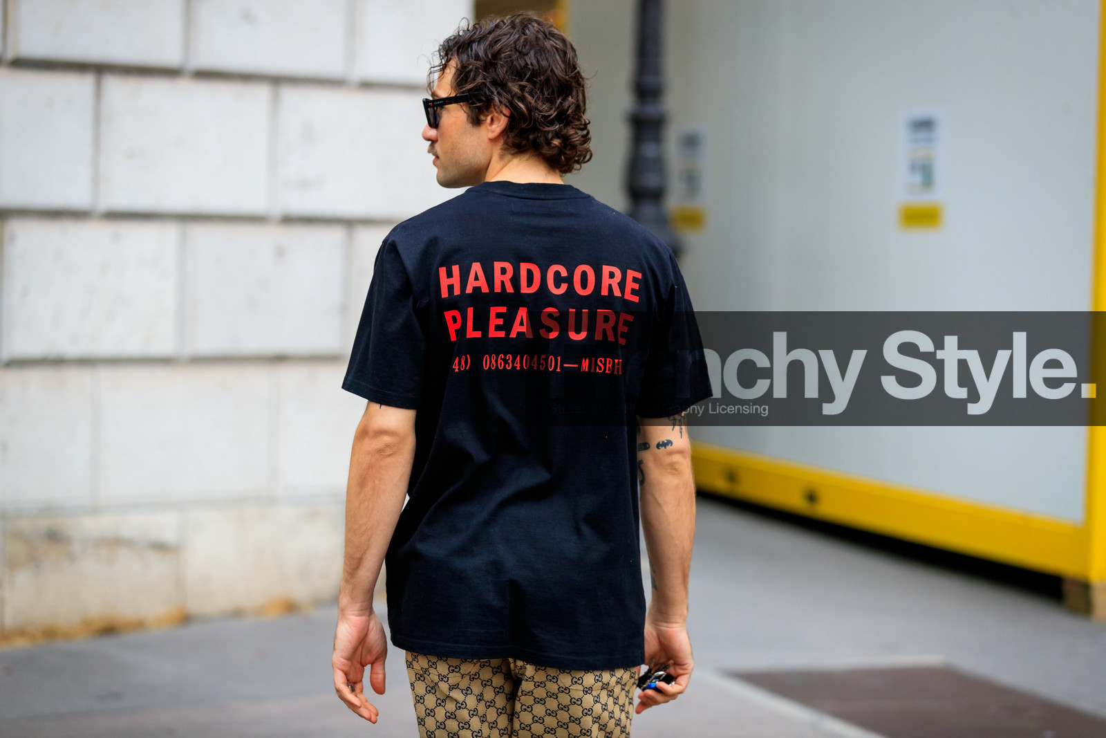 tatoo, tatoo detail, black t-shirt, letter printed t-shirt, red t-shirt, black sunglasses, square shape glasses, JS roques, fashion week, frenchystyle, FW, jonathan paciullo, street style, PFW, PARIS, SPRING SUMMER 2022, SS 22, horizontal, atmosphere details, detail