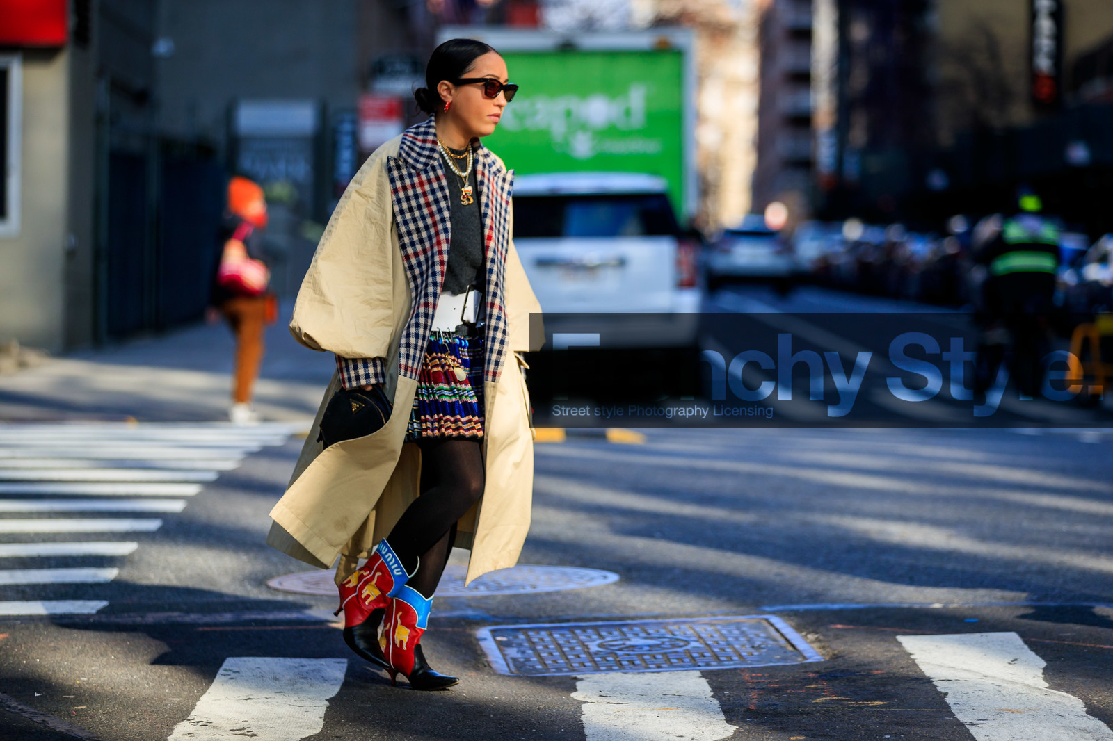 sarah brody, beige trench coat, checked trench coat, checked skirt, prada bag, miu miu boots, cowboy boots, low boots, low cowboy boots, kitten heels boots, red leather boots, blue leather boots, striped skirt, pleated skirt, mini skirt, navy blue skirt, white leather belt, belted skirt, black tights, red skirt, green skirt, fashion week, frenchystyle, FW, jonathan paciullo, street style, FALL WINTER 2020-2021, AUTUMN WINTER 2020-2021, FW 20-21, horizontal, atmosphere details, full length, NYFW, NEW YORK