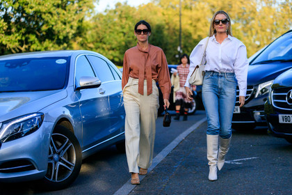 bedorah, deborah reyner sebag, leather shirt, brown leather shirt, lavalliere collar, white leather pants, high waist pants, belted pants, flare pants, square shape glasses, celine sunglasses, hand bag, animal printed bag, bottega veneta shoes, white leather shoes, squared toed shoes, chain detail shoes, white shirt, oversize shirt, balloon sleeves, light blue jeans, white leather boots, high boots, golden earrings, dangling earrings, fur bag, fashion week, frenchystyle, FW, jonathan paciullo, street style, atmosphere details, horizontal, full length