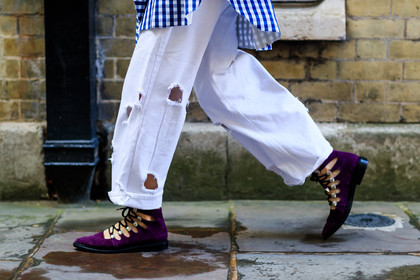 atmosphere details, blue shirt, checked shirt, denim pants, detail, fashion week, frenchystyle, FW, geometric, graphic shirt, horizontal, jeans, jonathan paciullo, leather shoes, LFW, LONDON, plaid, printed shirt, purple shoes, ripped pants, SPRING SUMMER 2018, SS 18, street style, striped shirt, trousers, white denim