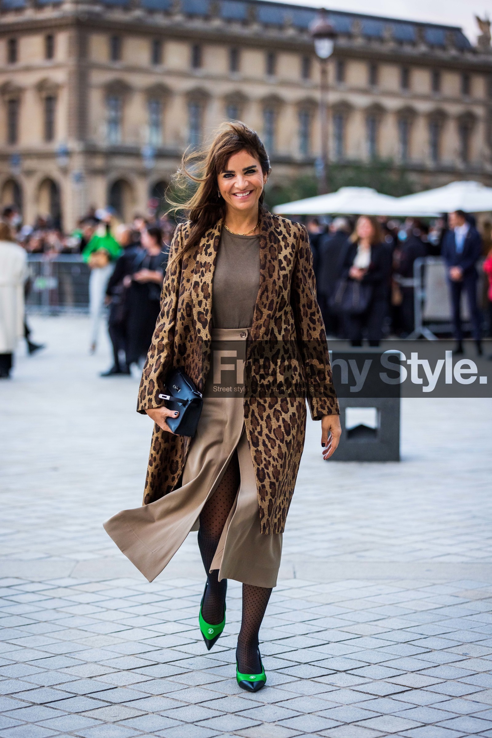 animal print, bag, beige coat, beige skirt, bicolor heels, black bag, black heels, brown coat, coat, green heels, heels, hermes bag, Laure Hériard-Dubreuil, leather bag, leopard coat, leopard print, midi skirt, plumetis tights, skirt, split, splited skirt, t-shirt, taupe t-shirt, fashion week, frenchystyle, FW, jonathan paciullo, street style, PFW, PARIS, SPRING SUMMER 2022, SS 22, vertical, full length
