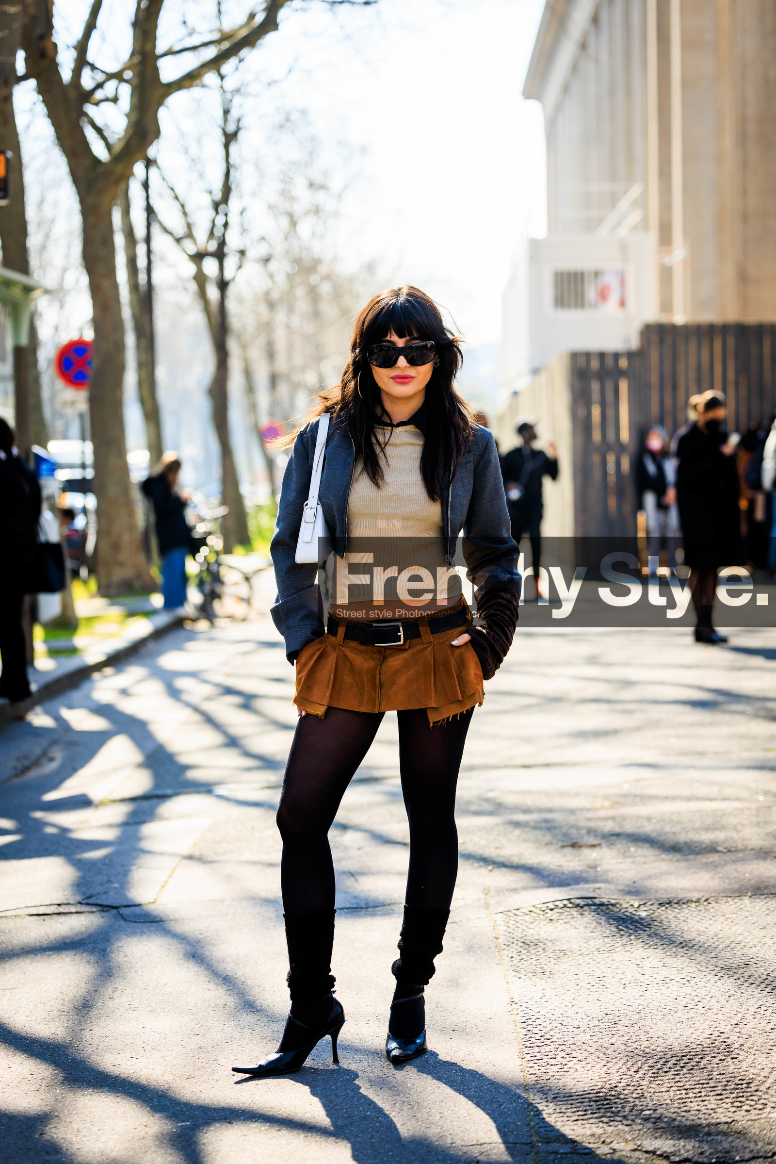black sunglasses, beige top, black jacket, cropped jacket, white handbag, mini skirt, camel skirt, miu miu, black stockings, black heels, black belt, maria bernad, FW 22-23, FALL WINTER 2022_2023, AUTUMN WINTER 2022-2023, fashion week, frenchystyle, FW, jonathan paciullo, street style, PFW, PARIS, full length, vertical