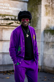 black hat, black knitwear, cardigan, color, hat, jogging, knitwear, lacoste look, menswear, necklace, pants, pink sunglasses, purple cardigan, purple jogging, purple pants, silver necklace, Sprit Noir, sunglasses, lacoste, fashion week, frenchystyle, FW, jonathan paciullo, street style, PFW, PARIS, SPRING SUMMER 2022, SS 22, vertical, atmosphere details