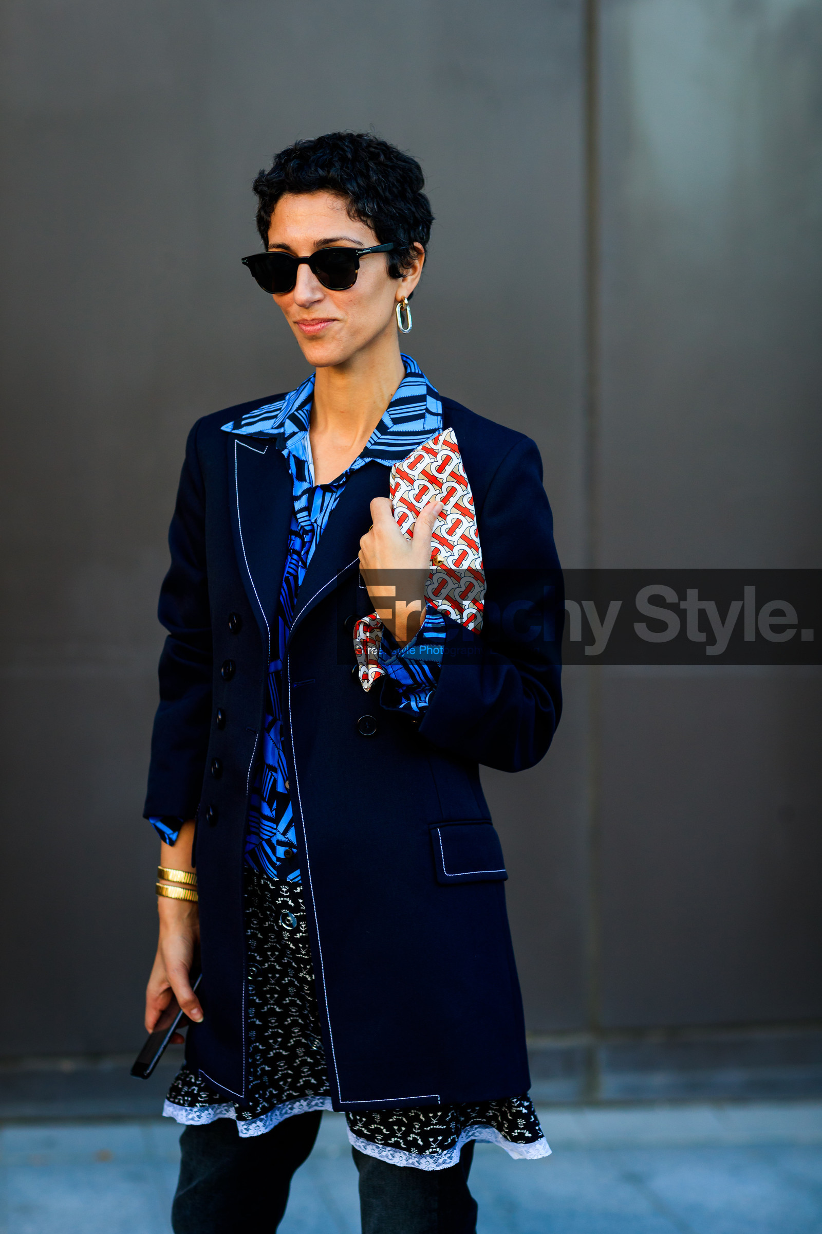 blue denim, blue dress, blue jacket, burberry, denim pants, graphic bag, graphic dress, jeans, leather bag, monogram, printed bag, printed dress, short hair, trousers, yasmin sewell, fashion week, frenchystyle, FW, jonathan paciullo, street style, LFW, LONDON, SPRING SUMMER 2019, SS 19, vertical, detail, atmosphere details