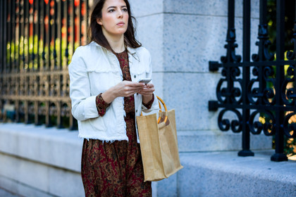 atmosphere details, beige bag, brown dress, denim jacket, detail, fashion week, frenchystyle, FW, horizontal, jonathan paciullo, NEW YORK, NYFW, paisley, printed dress, SPRING SUMMER 2018, SS 18, street style, white denim